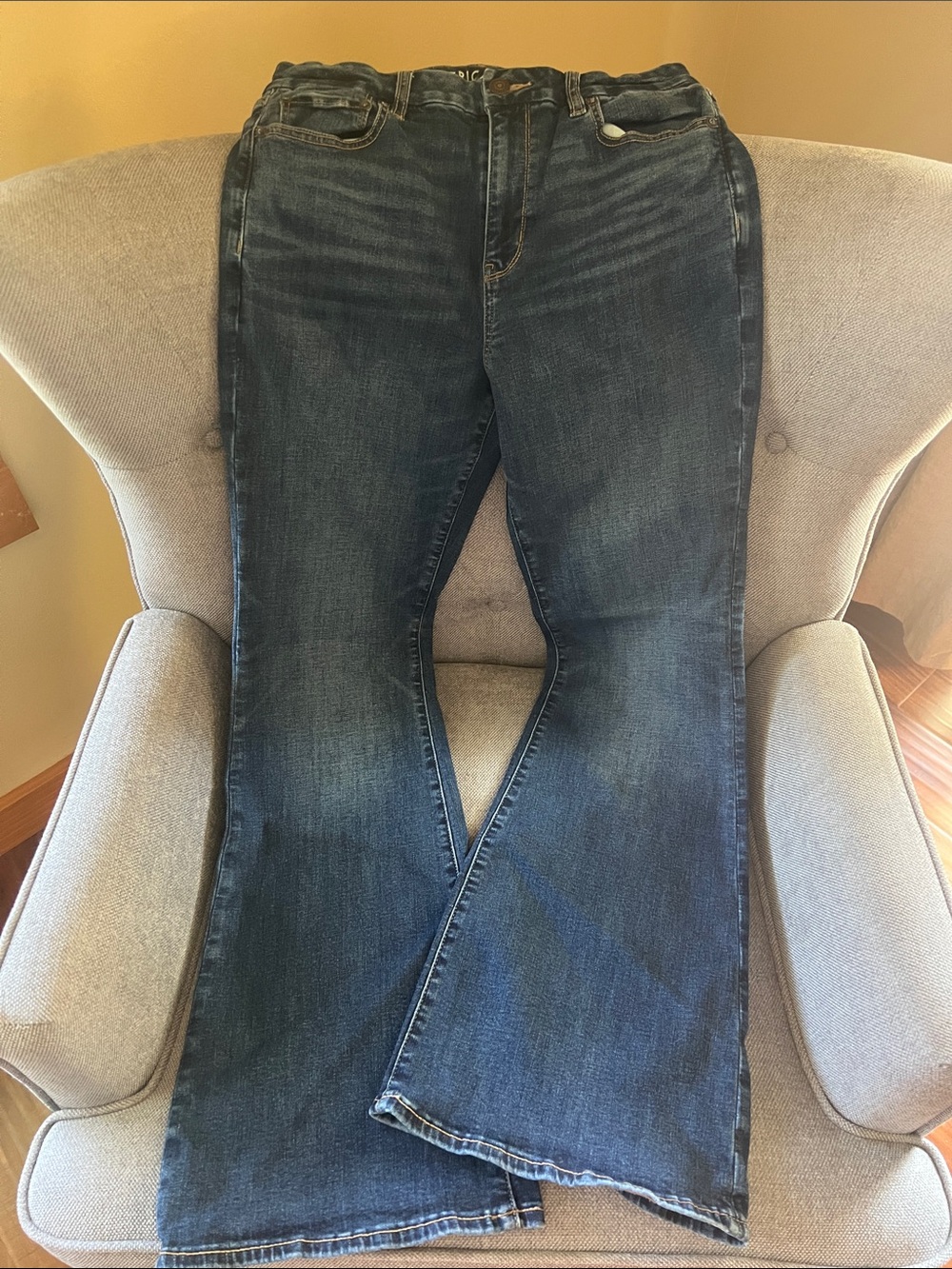 American Eagle Outfitters Dark Medium Blue High-Rise Flare Jeans - Picture 4 of 5